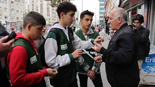 Müdür sokağa indi! Vatandaşlara bakın ne anlattı...