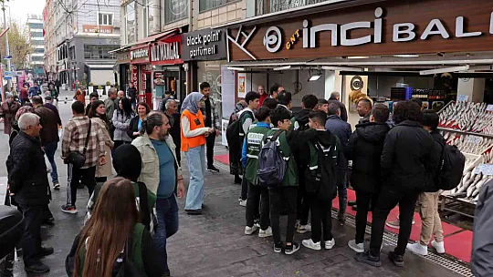 Müdür sokağa indi! Vatandaşlara bakın ne anlattı...
