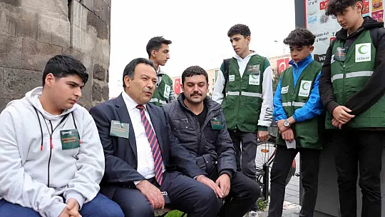Müdür sokağa indi! Vatandaşlara bakın ne anlattı...