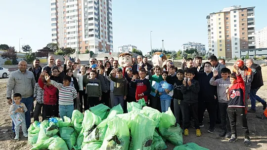 Bahçelievler Ortaokulu öğrencilerinden çevre temizliği