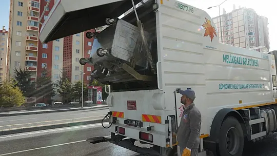 Bahçelievler Ortaokulu öğrencilerinden çevre temizliği