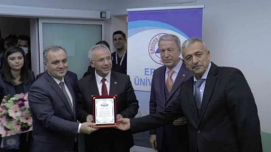 Bakan Akar: Sağlık başımıza geldiği zaman hepimiz hastane ve doktor peşinde koşuyoruz!