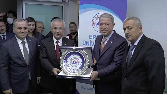 Bakan Akar: Sağlık başımıza geldiği zaman hepimiz hastane ve doktor peşinde koşuyoruz!