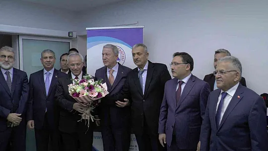 Bakan Akar: Sağlık başımıza geldiği zaman hepimiz hastane ve doktor peşinde koşuyoruz!