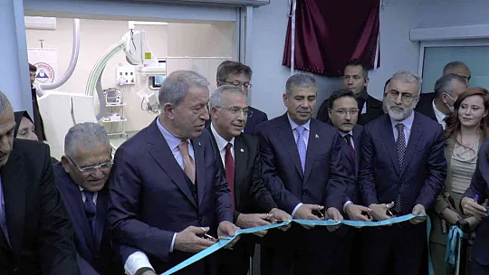 Bakan Akar: Sağlık başımıza geldiği zaman hepimiz hastane ve doktor peşinde koşuyoruz!