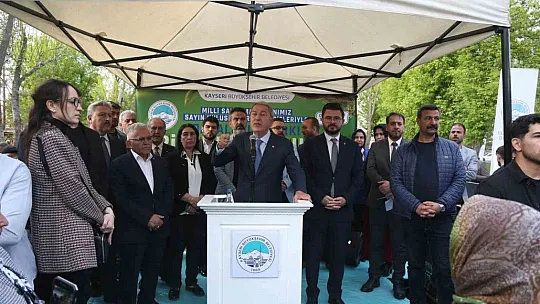 Vatandaştan Bakan Akar'a yoğun ilgi