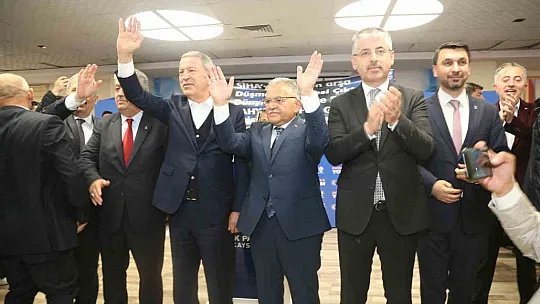 Bakan Akar üst üste iki müjdeli haber verdi