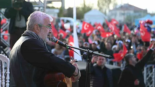 Esat Kabaklı konserine büyük ilgi