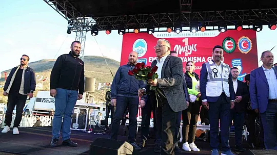 Esat Kabaklı konserine büyük ilgi