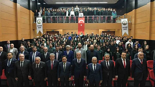 Bakan Akar öğrencilerle buluştu...