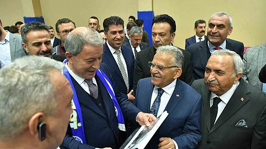 Bakan Akar öğrencilerle buluştu...