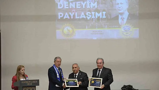Bakan Akar öğrencilerle buluştu...