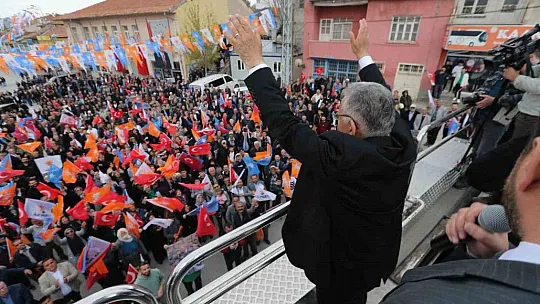 Bakan Akar'ın Tomarza ve Bünyan ziyaretleri mini mitinge dönüşte