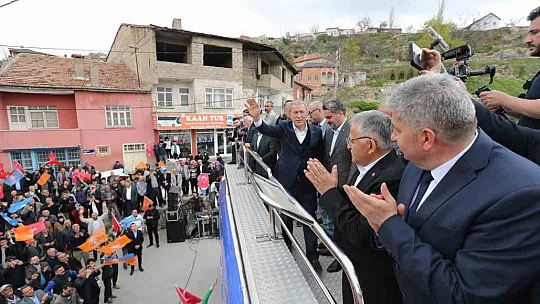 Bakan Akar'ın Tomarza ve Bünyan ziyaretleri mini mitinge dönüşte