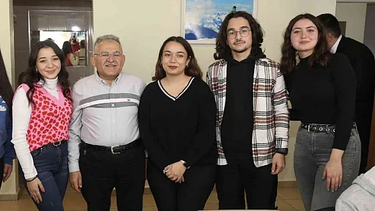 Bakan Kasapoğlu'dan telekonferanslı teşekkür!