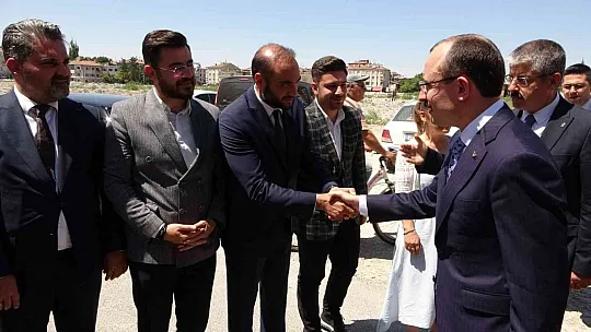 Bakan Muş'tan partisine ziyaret...