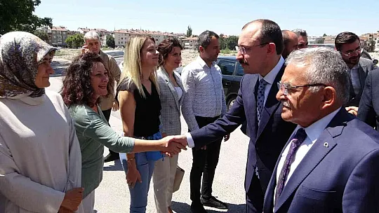 Bakan Muş'tan partisine ziyaret...