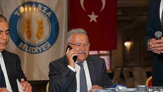 Bakandan başkana, başkandan bakana övgü!