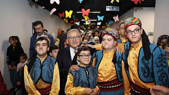 Başkan Büyükkılıç Engelsiz Yaşam Merkezi'nde Özel Vatandaşlarla Buluştu