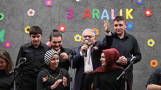 Başkan Büyükkılıç Engelsiz Yaşam Merkezi'nde Özel Vatandaşlarla Buluştu