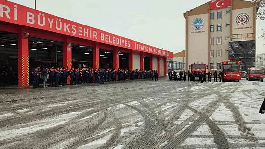 Kayseri'de 25 araç ve 34 personel, deprem bölgesine yola çıktı