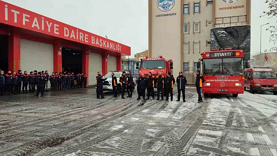 Kayseri'de 25 araç ve 34 personel, deprem bölgesine yola çıktı