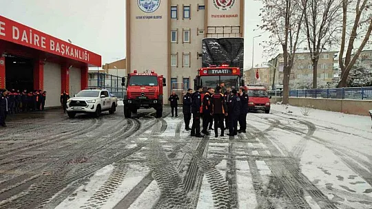 Kayseri'de 25 araç ve 34 personel, deprem bölgesine yola çıktı