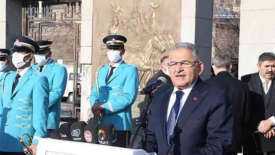 Başkan Büyükkılıç: 'Kayseri 103 yıldır aynı yerde, aynı kararlılıkla vatanına ve cumhuriyetine sahip çıkıyor'