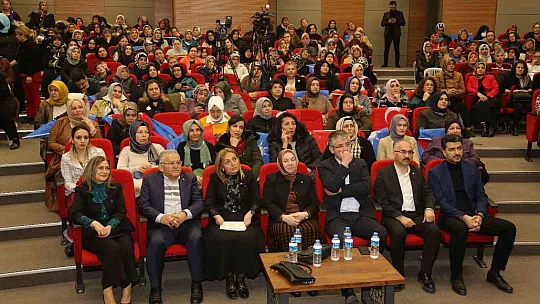 AK Parti'de 'Siyaset Akademisi Kadın' programı