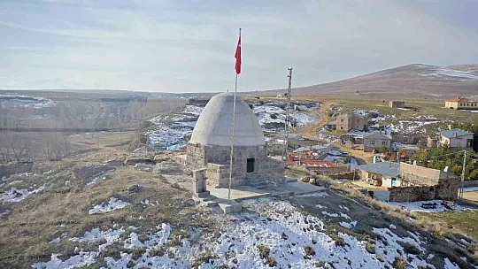 Tarihi türbe yeniden ayağa kalktı
