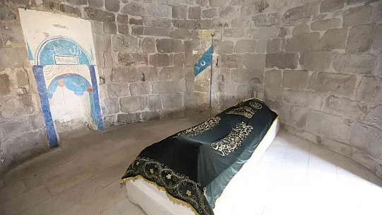 Tarihi türbe yeniden ayağa kalktı
