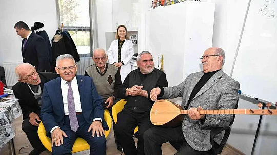 Büyükkılıç 'Ulu Çınarları' Ziyaret etti