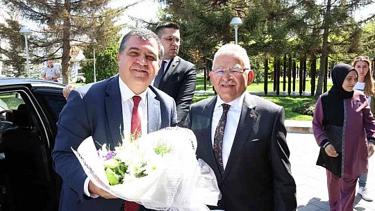 Büyükkılıç, 1 bakan yardımcısı ve 3 büyükelçiyi makamında ağırladı