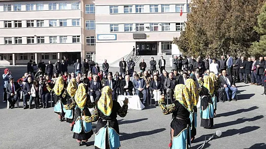 Büyükşehir'den Spor Salonu ve Bahçe Düzenlemesi Tanıtım Programı