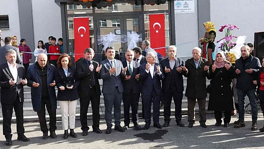 Büyükşehir'den Spor Salonu ve Bahçe Düzenlemesi Tanıtım Programı