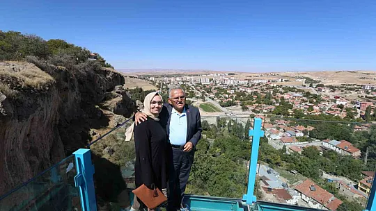 Başkan Büyükkılıç, Cam Terasta manzarayı izledi