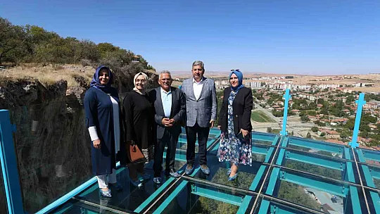 Başkan Büyükkılıç, Cam Terasta manzarayı izledi