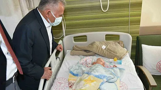 Başkan Büyükkılıç depremzedeleri hastanede ziyaret etti