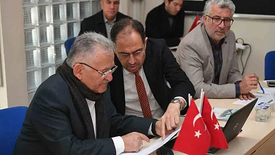 Başkan Büyükkılıç depremzedeleri hastanede ziyaret etti