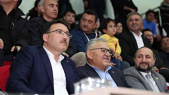 Başkan Büyükkılıç, Develi Belediyespor Maçını İzledi