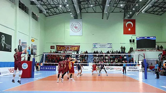 Başkan Büyükkılıç, Develi Belediyespor Maçını İzledi