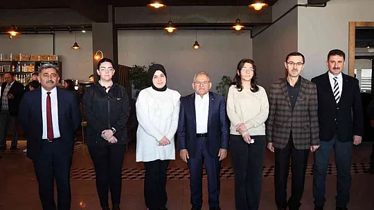 Başarılı öğrencileri ödüllendirdi