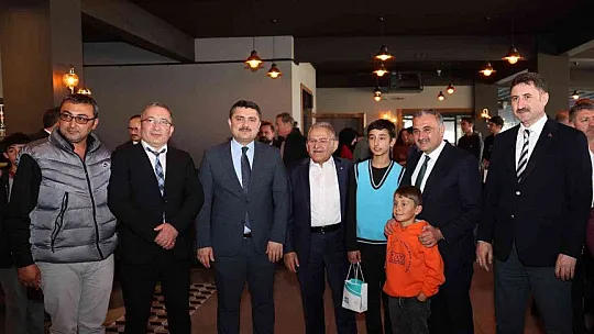Başarılı öğrencileri ödüllendirdi