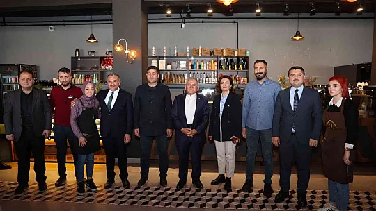 Başarılı öğrencileri ödüllendirdi