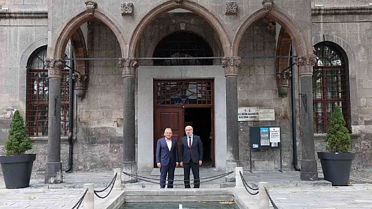 Başkan Büyükkılıç, ERÜ ve KAYÜ rektörleri ile bir araya geldi
