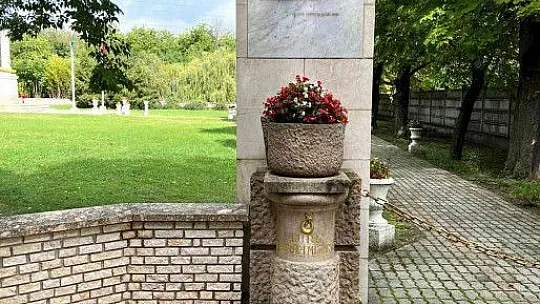 Türk Şehitliği'ni ziyaret ettiler