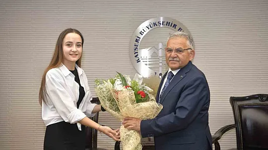 Genç milli sporculardan Başkan'a ziyaret...