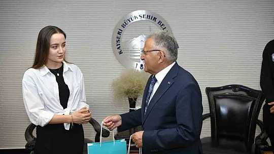 Genç milli sporculardan Başkan'a ziyaret...