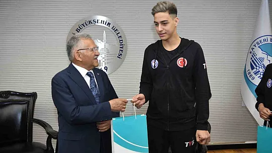 Genç milli sporculardan Başkan'a ziyaret...