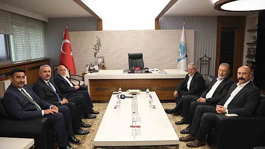Başkan Büyükkılıç'a nezaket ziyareti